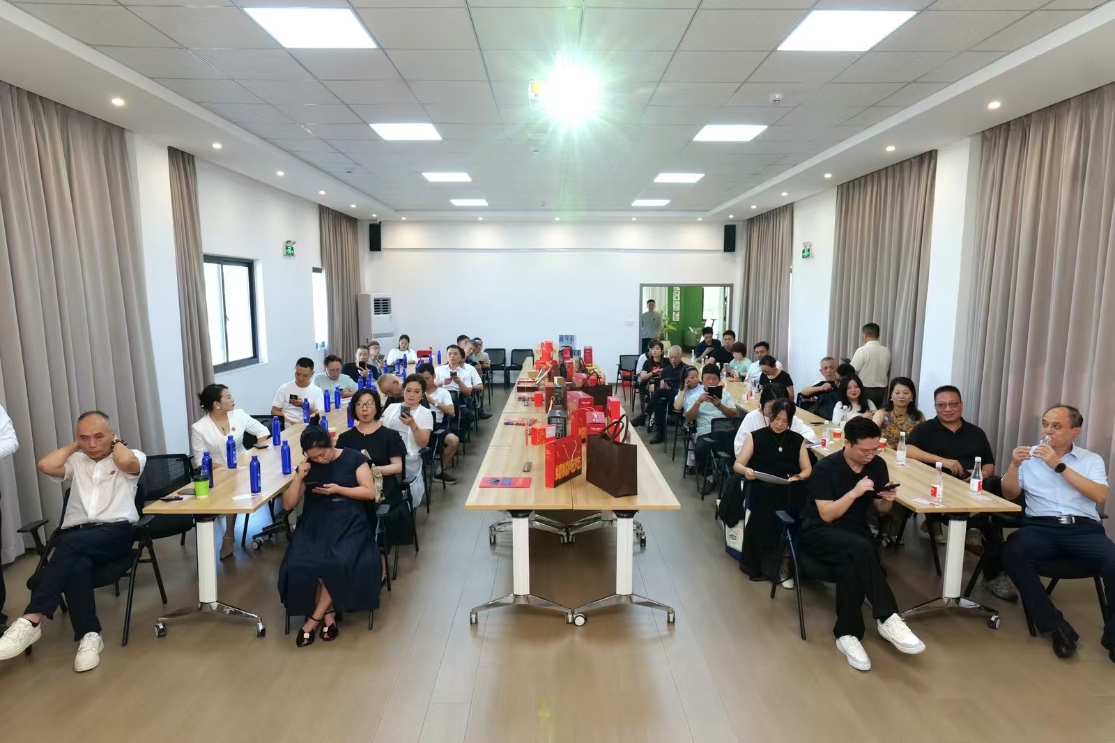龙湾八禧中秋礼新品发布盛典暨百业生态圈平台上线活动现场